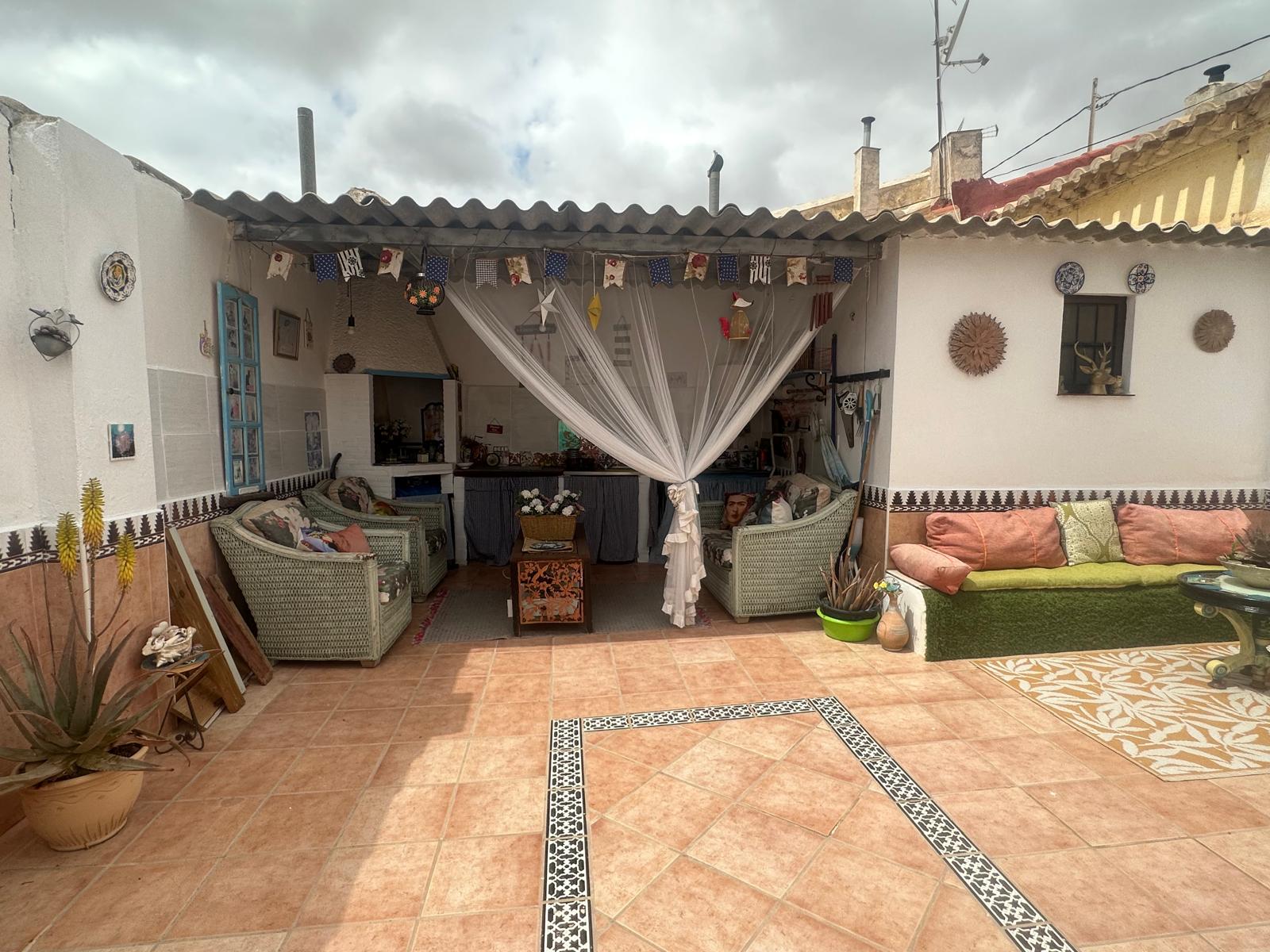 FANTASTIC 2 BEDROOM COTTAGE HOUSE IN THE COUNTRY CLOSE TO SEA