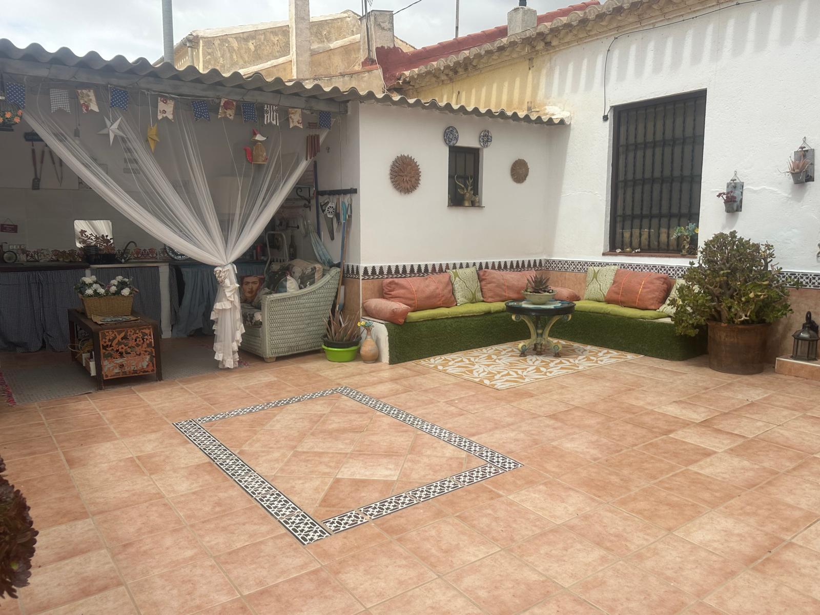 FANTASTIC 2 BEDROOM COTTAGE HOUSE IN THE COUNTRY CLOSE TO SEA