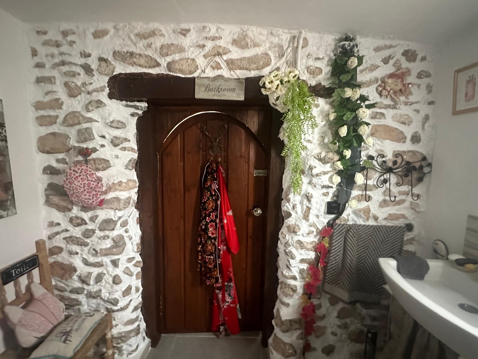 FANTASTIC 2 BEDROOM COTTAGE HOUSE IN THE COUNTRY CLOSE TO SEA