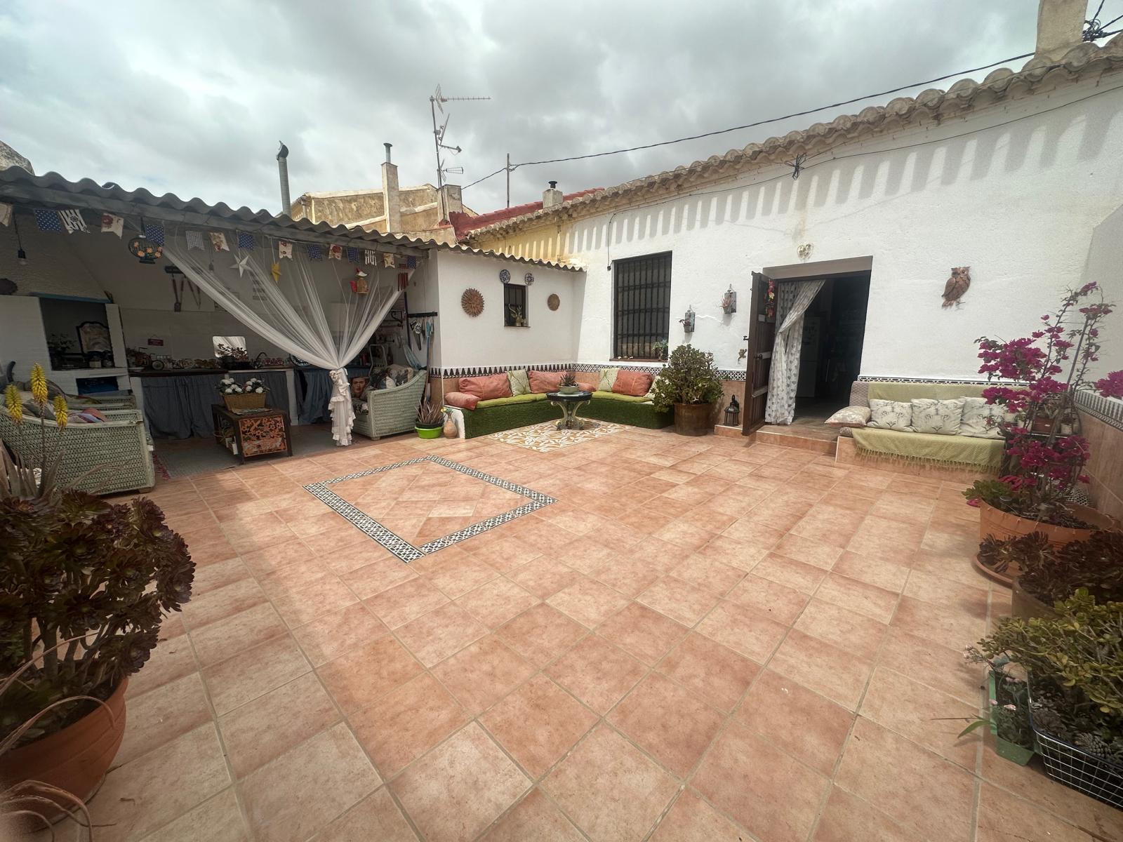 FANTASTIC 2 BEDROOM COTTAGE HOUSE IN THE COUNTRY CLOSE TO SEA