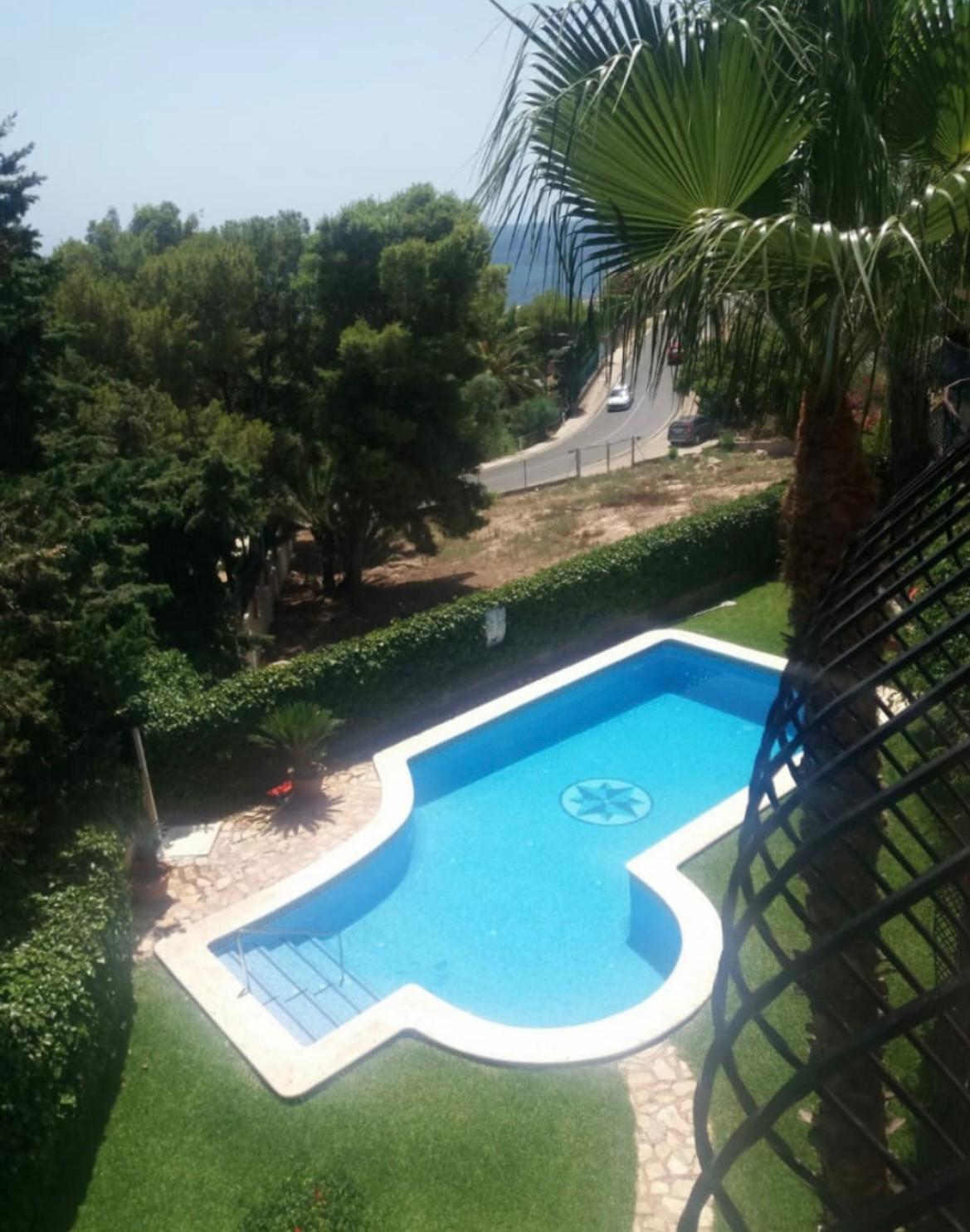 AMAZING 1 BED SEA FACING APT 50 METRES FROM BEACH