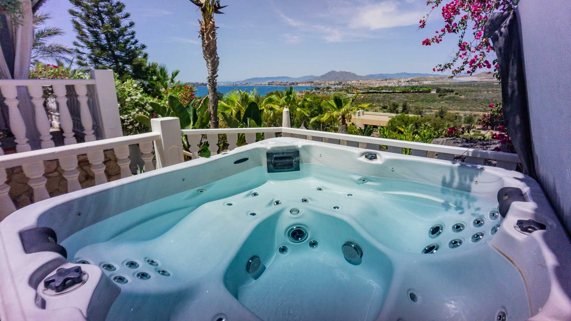 MAGNIFICENT VILLA WITH AMAIZING SEA VIEWS IN ISLA PLANA